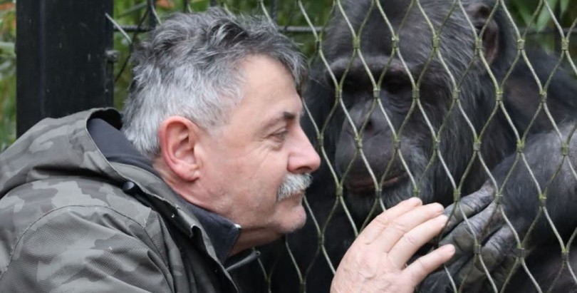 Viktor Ambrož a šimpanz Mango